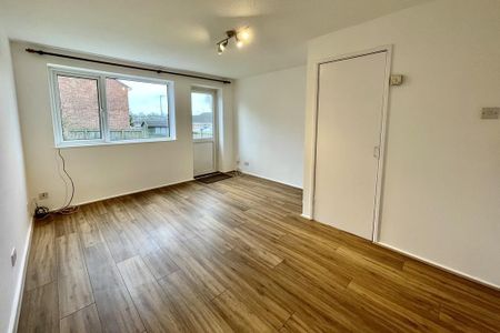 2 bedroom end of terrace house to rent - Photo 3