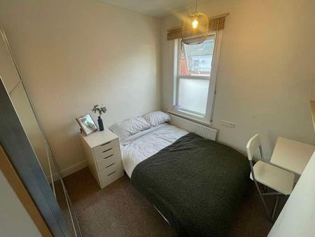 Spare Room, Bills Inclusive, Available Now, LN1 - Photo 4