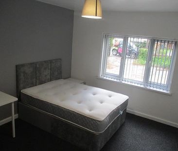 4 bedroom semi-detached house to rent - Photo 6