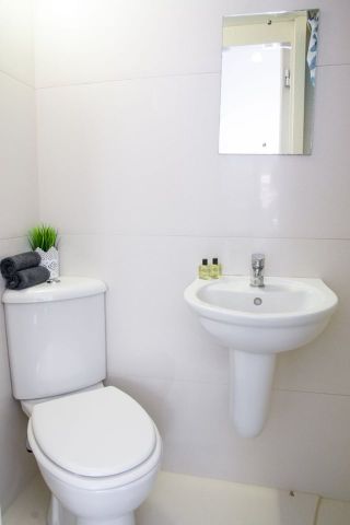 Studio Flat, Mapesbury Road, NW2 - Photo 4