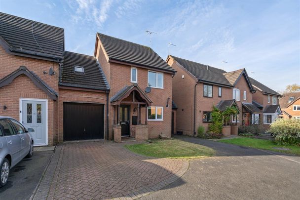 4 bed link detached house to rent in Hazeltree Grove, Solihull, B93 - Photo 1