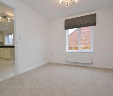 4 bedroom detached house to rent - Photo 2