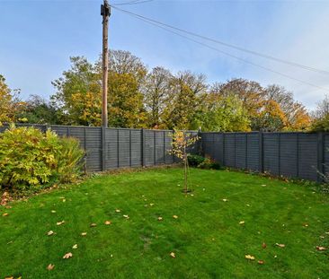 Beautifully refurbished 3 bedroom home available furnished or unfur... - Photo 1