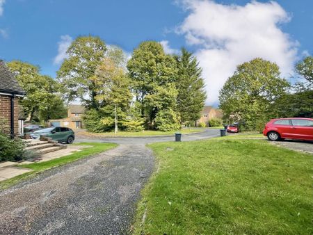 3 bedroom semi-detached house to rent - Photo 5