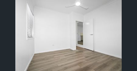 Freshly Renovated Townhouse with Yard - Photo 5