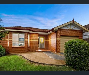 Stylish Single-Level Living with Street Frontage, Private Driveway & Superb Outdoor Space - Photo 2