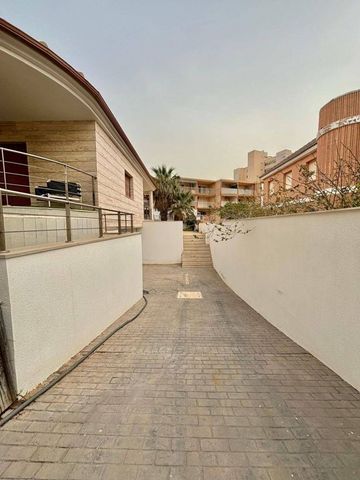 Luxury 4 room Detached House for rent in La Manga del Mar Menor, Spain - Photo 4