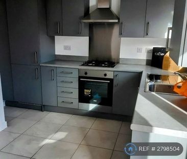 3 bedroom semi-detached house to rent - Photo 5