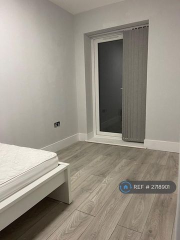 1 bedroom in a house share to rent - Photo 3