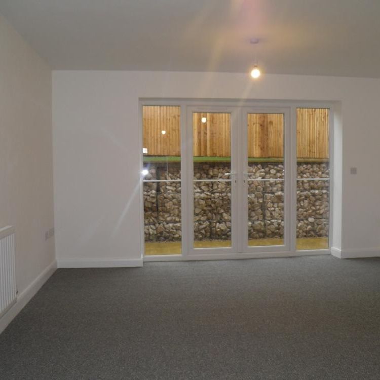 2 bedroom semi-detached house to rent - Photo 1
