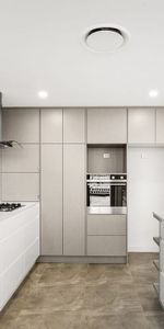 Luxurious Family Home with Designer Finishes & Spacious Living! - Photo 4