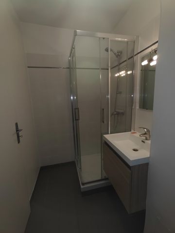 Location Appartement 1 pièce 28m² ORLEANS 45100 - Photo 5