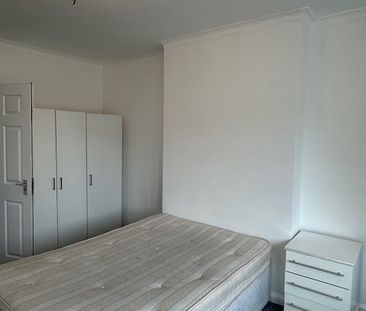 4 Bed Flat, Hendon, NW4 - Photo 6
