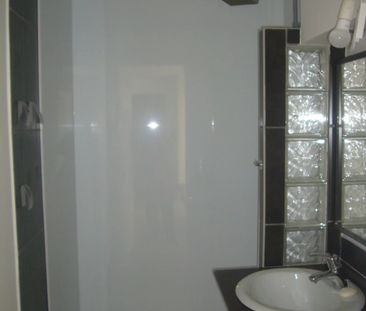 Location Appartement 3 pièces 59m² ROMANS SUR ISERE 26100 - Photo 5