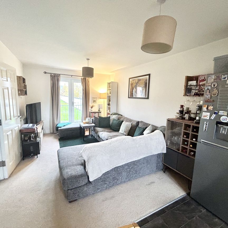 Conduct Gardens, Eastleigh - Photo 1