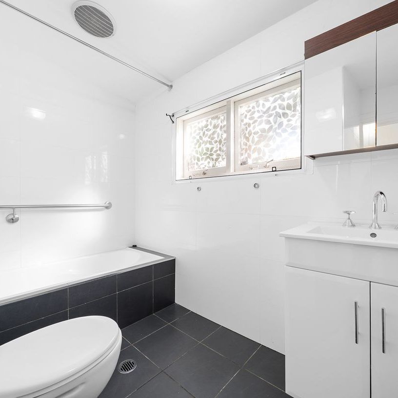 Charming Home in the Heart of Paddington - Photo 1