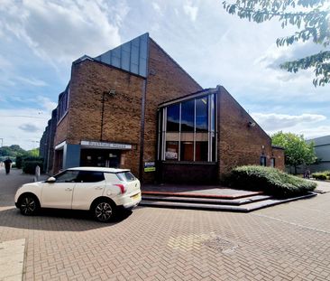 PETERBOROUGH - Photo 1