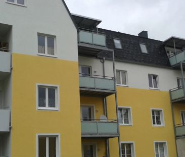 Große, sonnige 4-Zimmer-Wohnung mit Balkon im Dachgeschoss mit Küch... - Photo 1