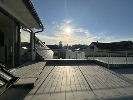 Erstbezug: Einzigartige Dachgeschosswohnung (5,5 Zimmer) mit grosser Terrasse - Photo 3