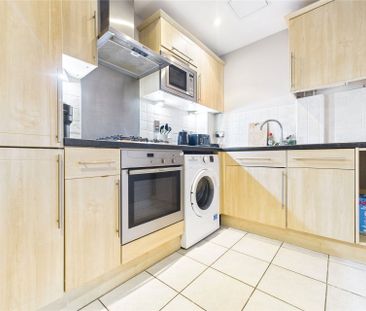 2 bedroom Flat in Elmhurst Court, Camberley - Photo 5