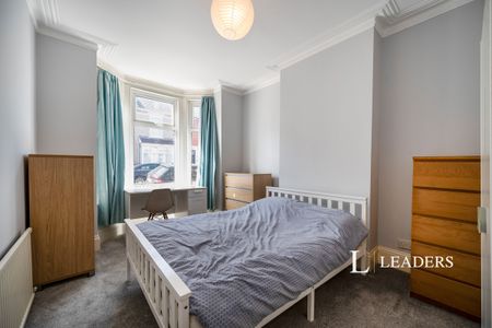 4 bedroom house to rent Mafeking Road, Southsea, PO4 - Photo 2