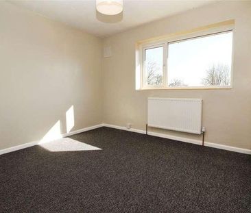 Barrington Gardens, Basildon, SS14 - Photo 2