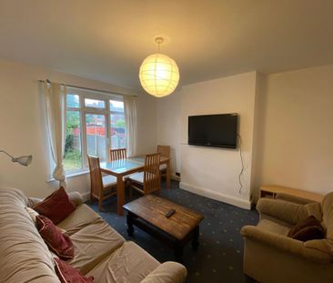 4 bedroom semi-detached house to rent - Photo 3