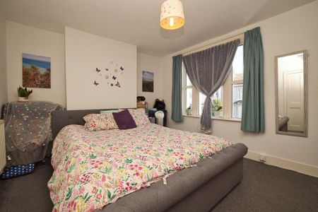 2 bedroom end of terrace house to rent - Photo 3