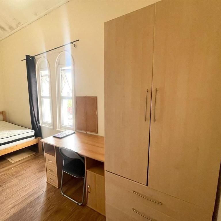 3 bedroom flat to rent - Photo 1