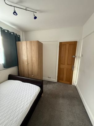 Room in a Shared House, Oldstead Road, BR1 - Photo 1