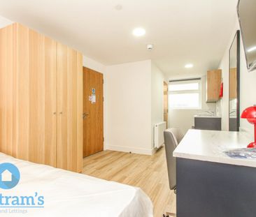 5 bed Apartment for Rent - Photo 6