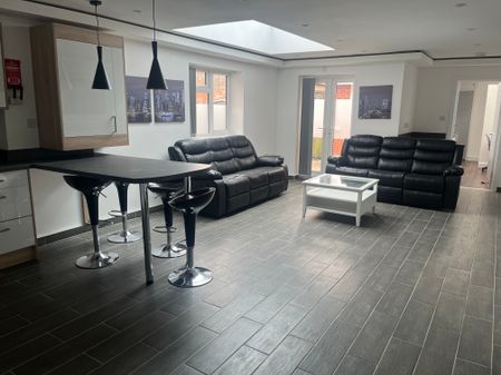 Flat 1, 674 Bristol Road Bills Included - Photo 3