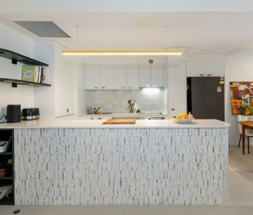 Bright, Modern & Perfectly Located - Photo 3