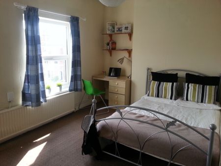 2 Bedroom Terraced To Rent in Lenton - Photo 2