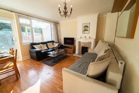 3 Bed Maisonette, Aintree Street, SW6 - Photo 3