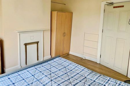 1 bedroom semi-detached house to rent - Photo 2