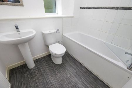 2 bedroom end of terrace house to rent - Photo 5