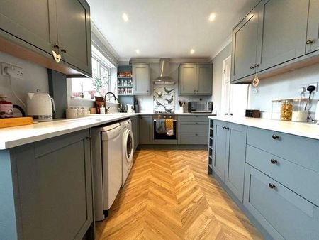 Churchill Crescent, South Molton, Devon, EX36 - Photo 4