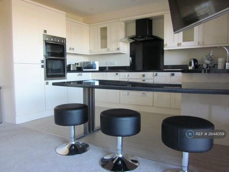 1 bedroom in a house share to rent - Photo 4
