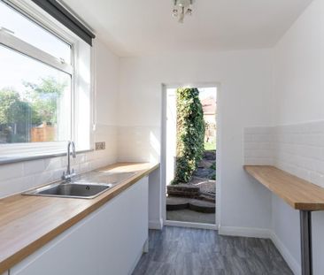 3 bedroom semi-detached house to rent - Photo 3