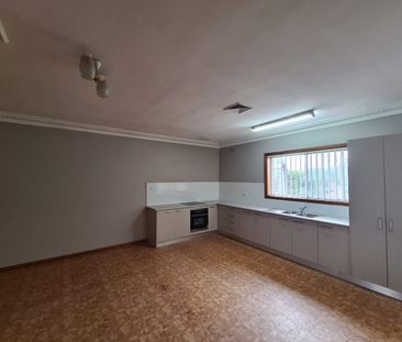 3 Bedroom Spacious Apartment - Photo 6