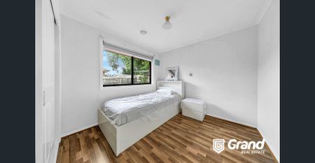 4 BEDROOM HOME IN A CONVENIENT LOCATION IN MILL PARK WITH FURNITURE ! - Photo 4