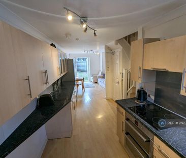 4 bedroom terraced house to rent - Photo 6