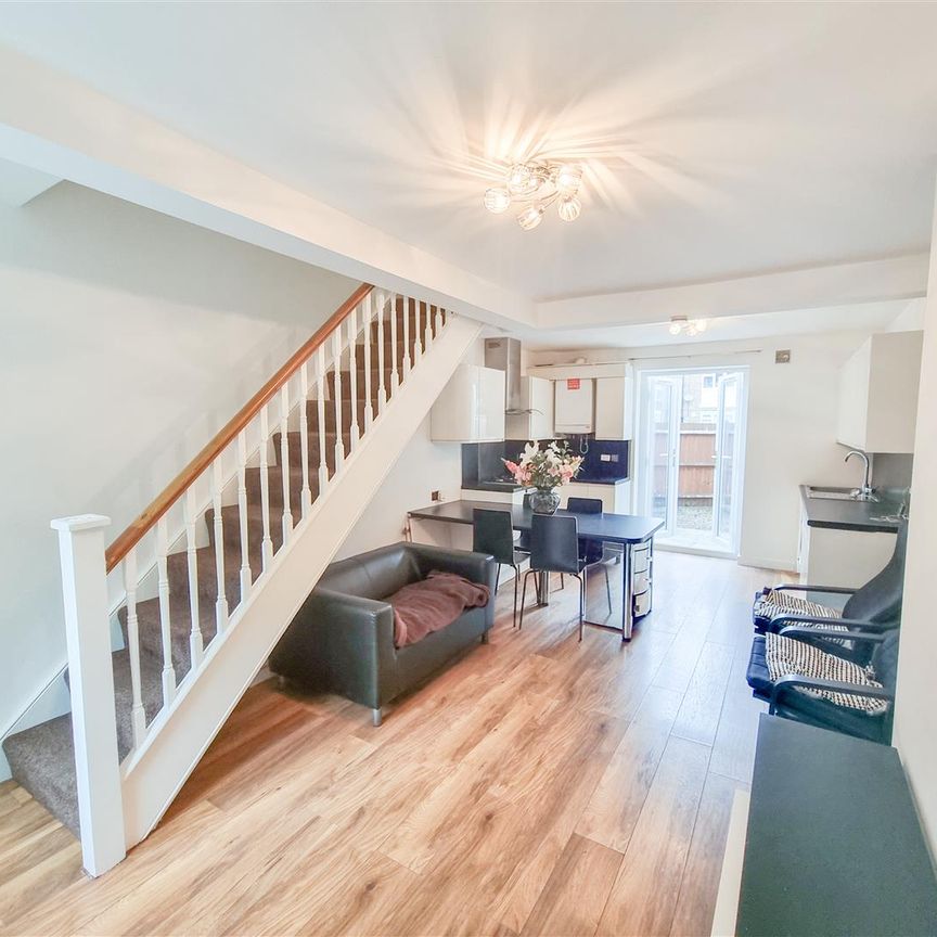 Vine Cottages, Mitcham - Photo 1