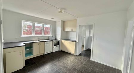 Sunny, Spacious & Ready to go! - Photo 5