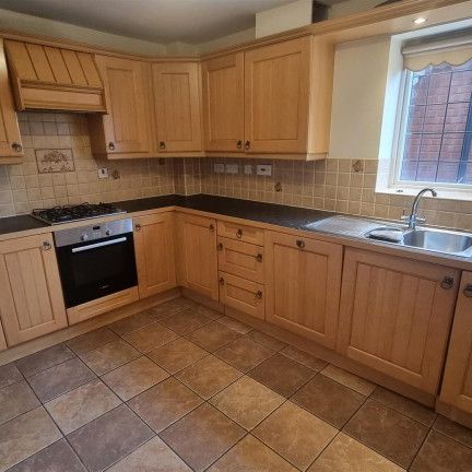 2 BED Apartment To rent - Photo 1