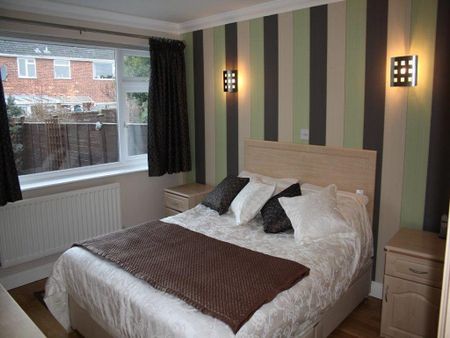 2 bedroom semi-detached bungalow to rent - Photo 4