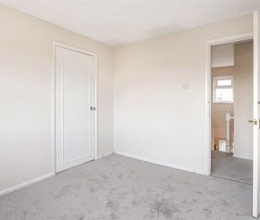 A 4-bedroom detached family home with a well proportioned rear gard... - Photo 3