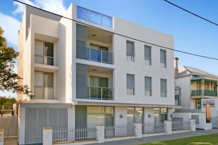 Modern Comfort in the Heart of Parramatta - Photo 2