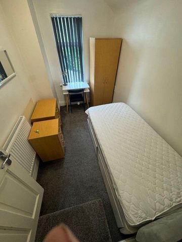 4 bedroom flat to rent - Photo 4